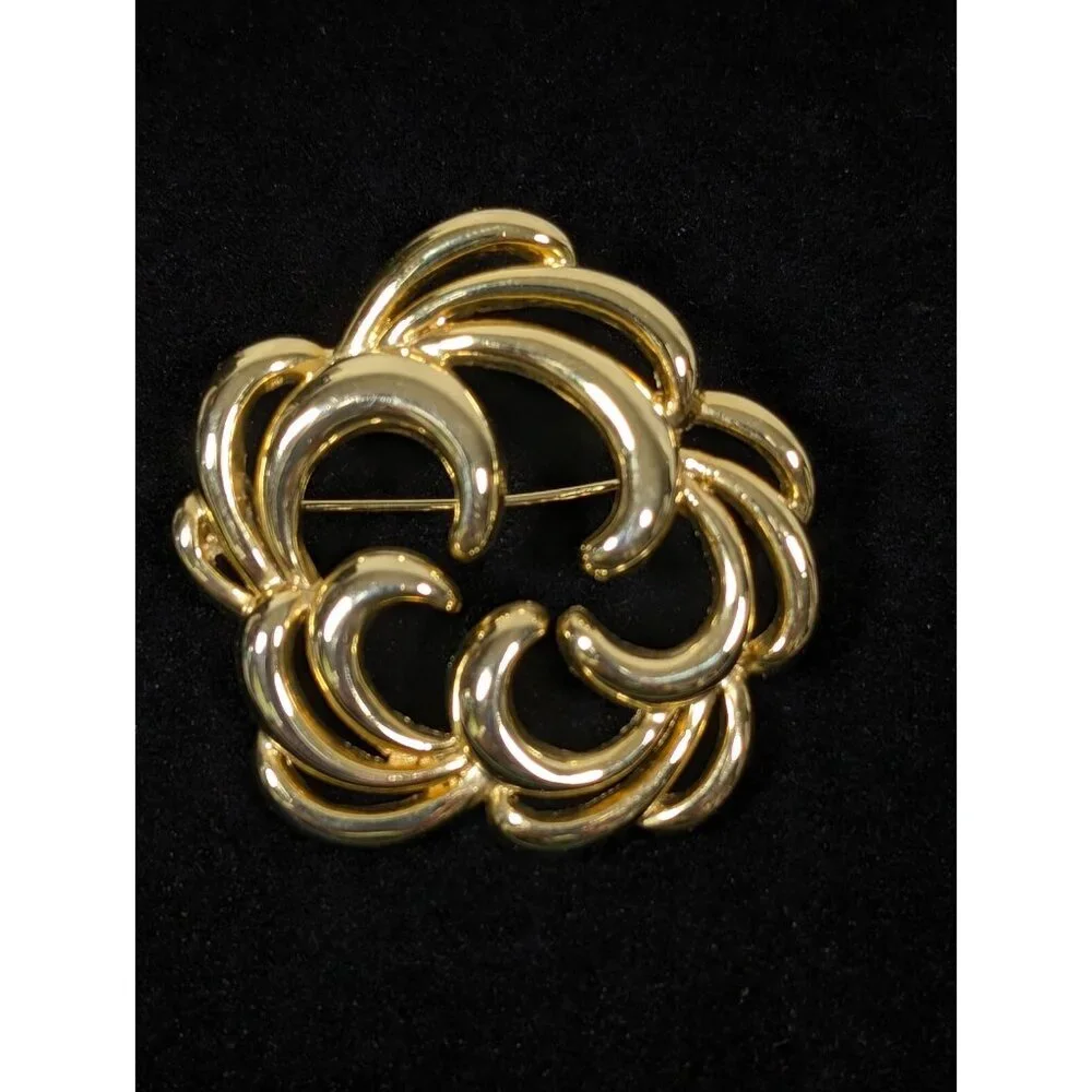 Vintage Avon Gold Tone Scroll Open Wreath Circle Round Pin Brooch‎